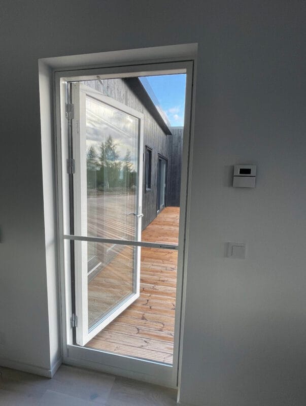 Ripo sliding door opened